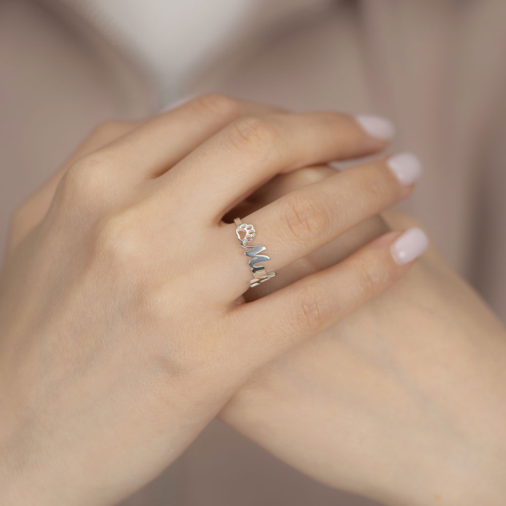 Anello in argento 925 con nome del tuo animaletto con zampette laterali tutte le misure dispoonobili